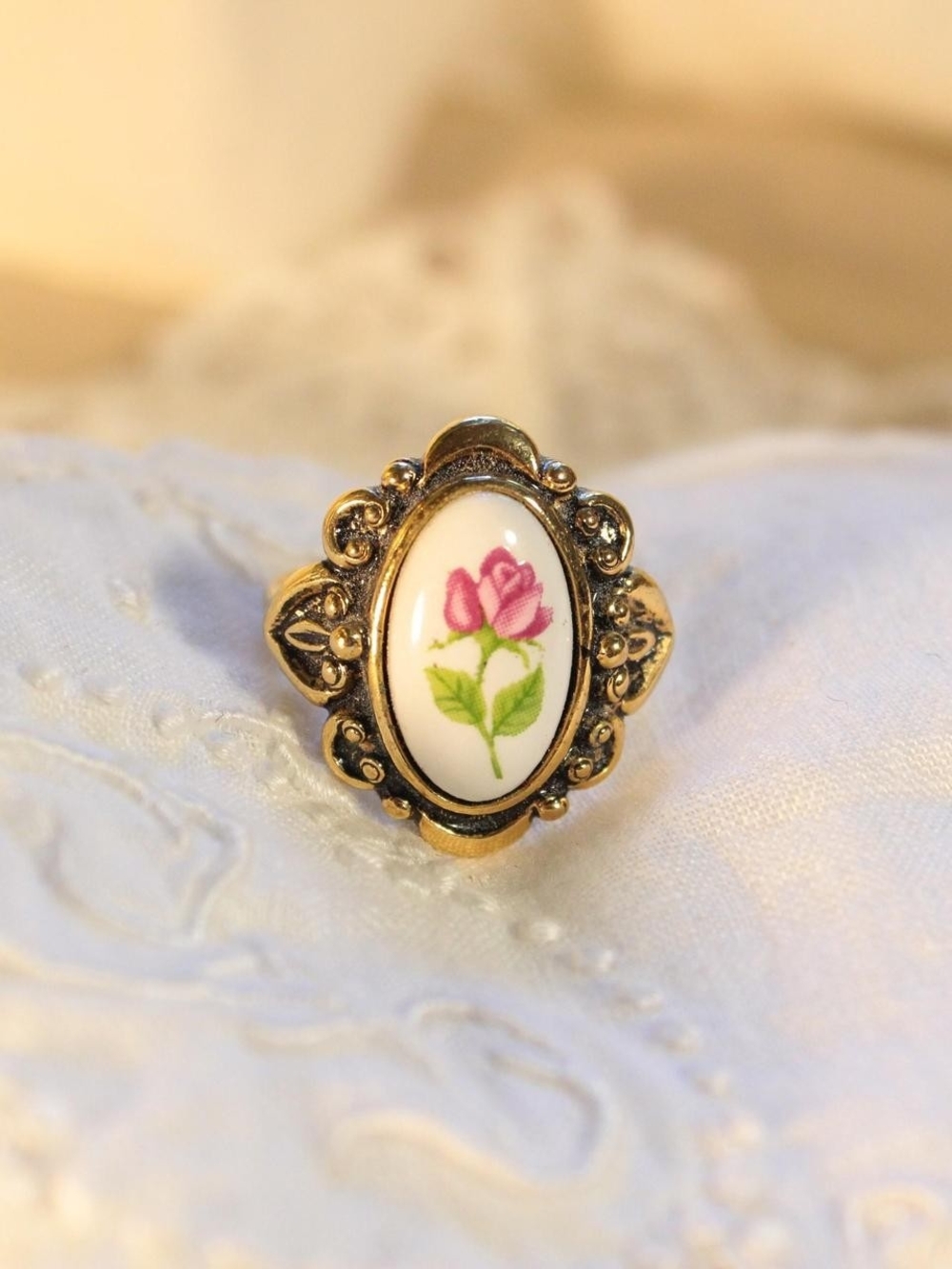 Rare Vintage Victorian-Style Avon Porcelain Ring